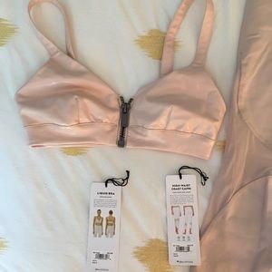 Alo Yoga Liquid Sports Bra in Medium